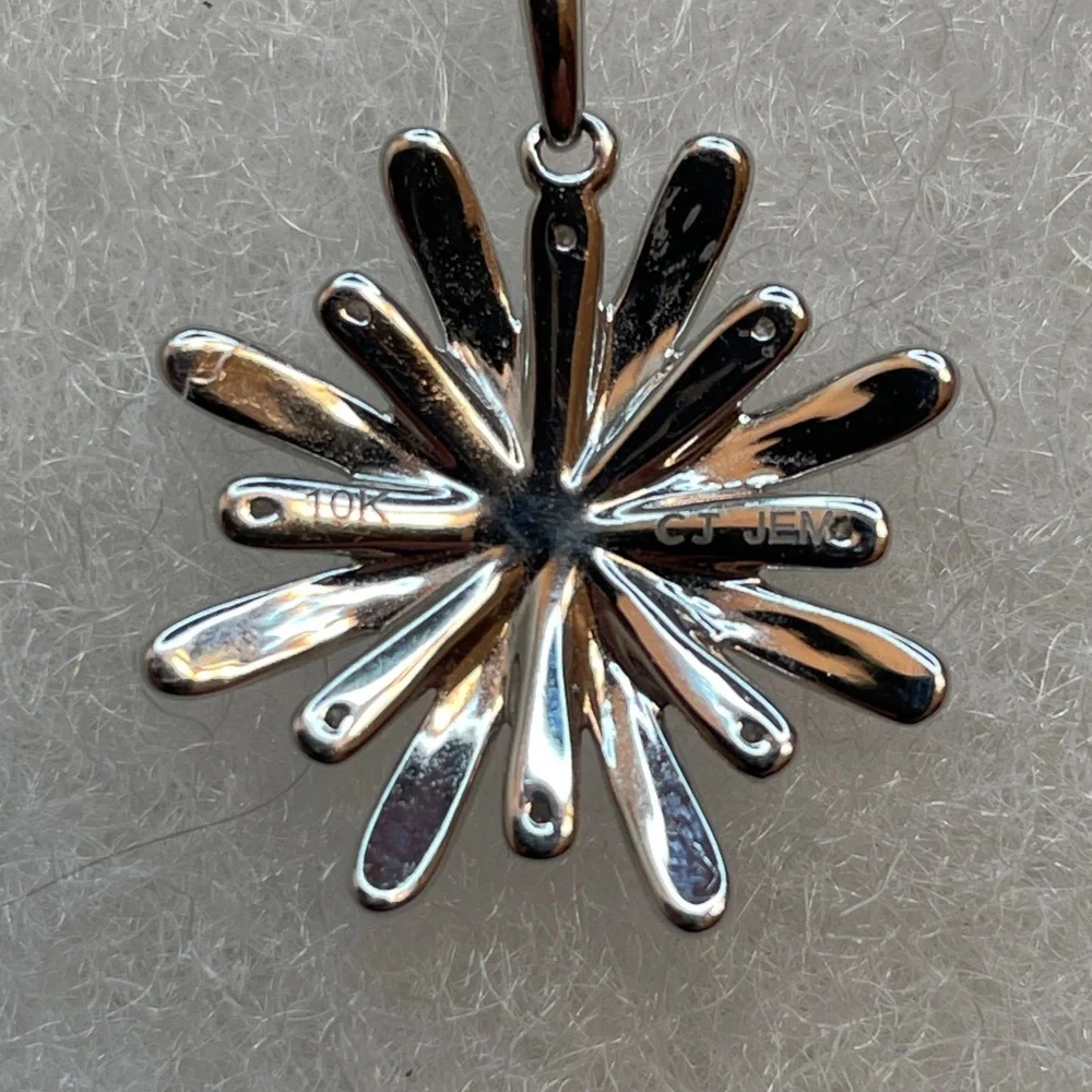 Elegant Vintage 10K White Gold Starburst Necklace - Picture 2 of 5